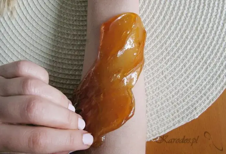 Gładka skóra w domu: Mój przepis na pastę cukrową i paski DIY