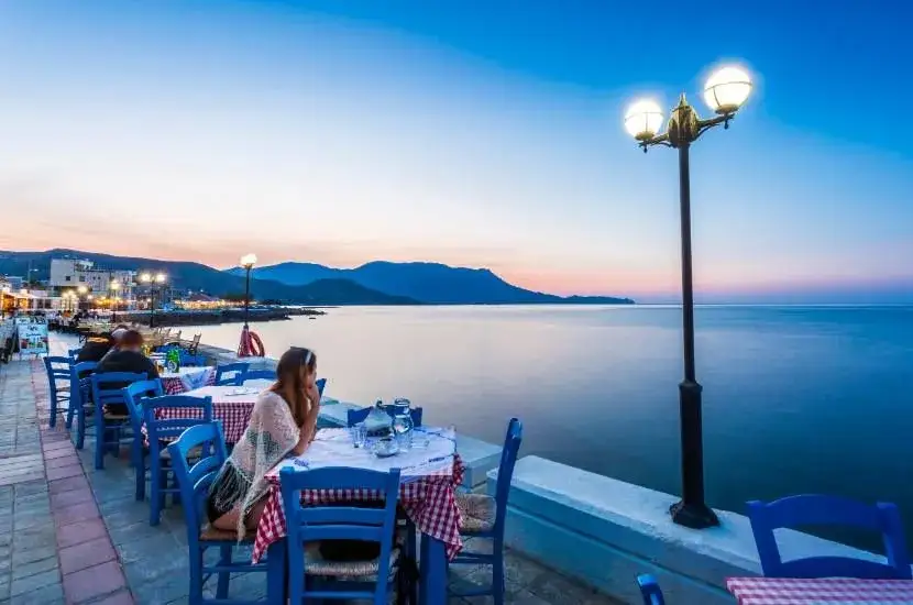 Ile trwa lot na Kretę z Warszawy? Sprawdź, co musisz wiedzieć