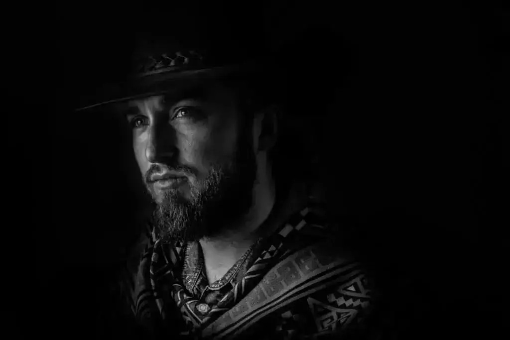 Profesjonalne czarne tło na zdjęciu: 5 skutecznych technik i porad eksperta