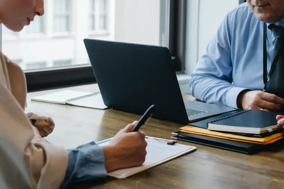 Czy osoba prawna może być pełnomocnikiem? Zaskakujące fakty prawne