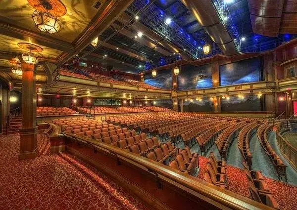 Teatr scena w Warszawie: odkryj najlepsze spektakle i wydarzenia