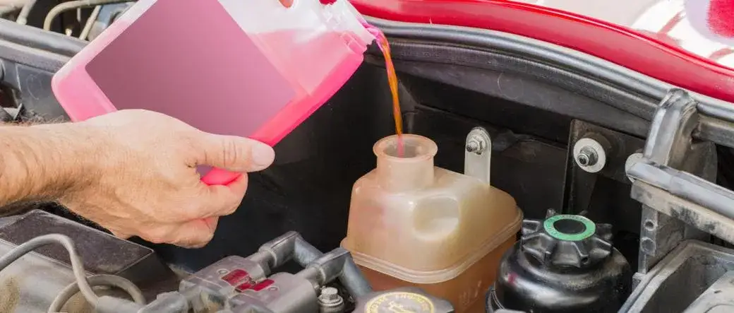 Dlaczego gotuje się płyn w chłodnicy? Odkryj przyczyny i rozwiązania