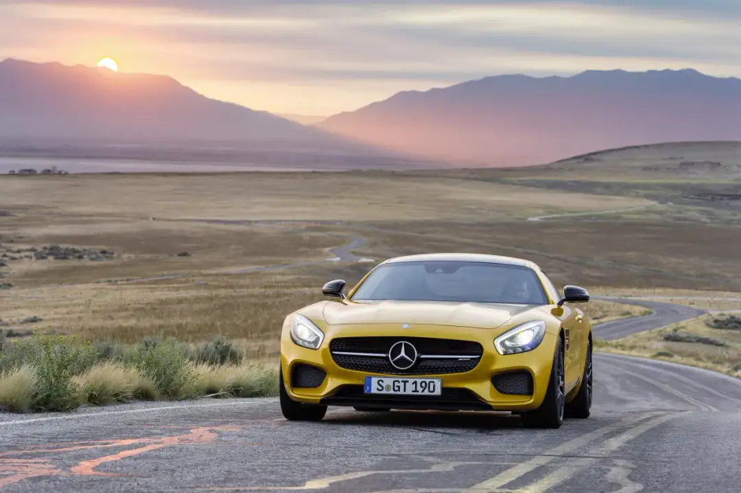 Mercedes-AMG GTS (2026): Król szos? Ceny, usterki, rywal 911!