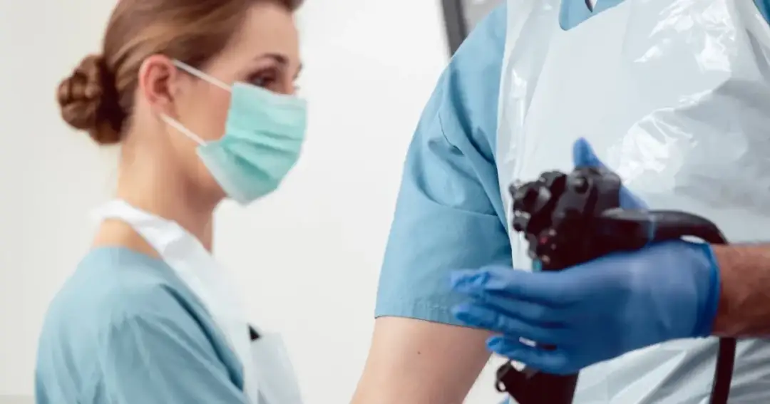 Jaki lekarz leczy jelita? Dowiedz się, kiedy zgłosić się do specjalisty