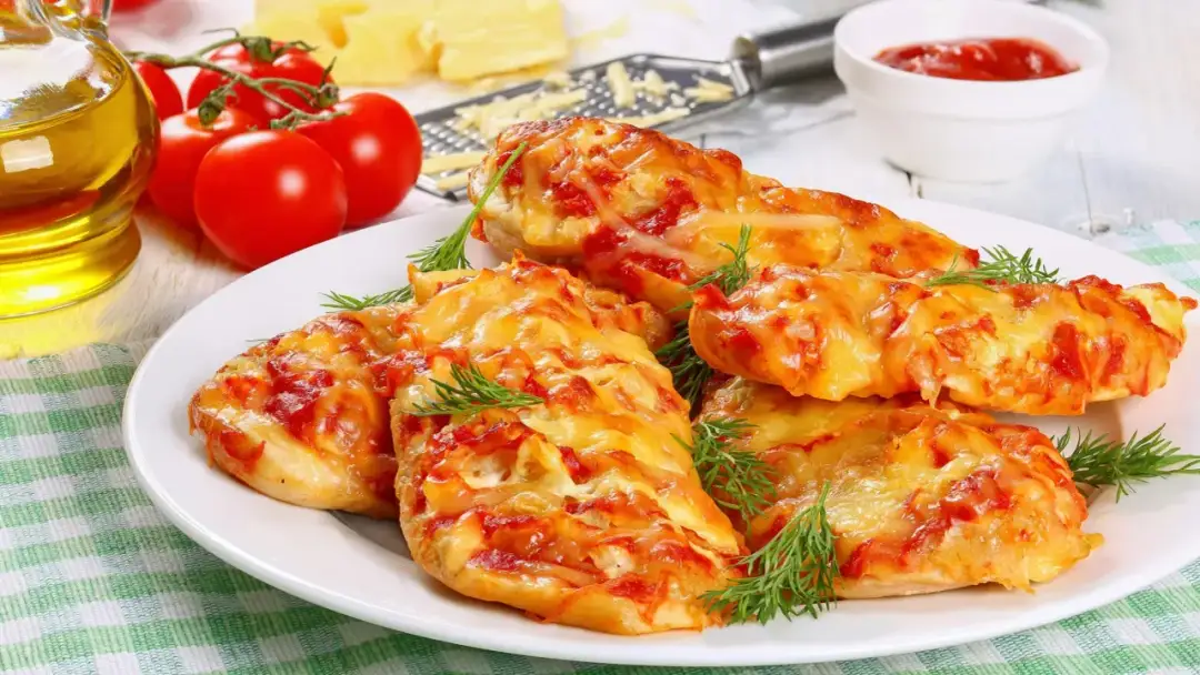 Co zrobić z piersiami kurczaka? 10 pysznych przepisów na obiad