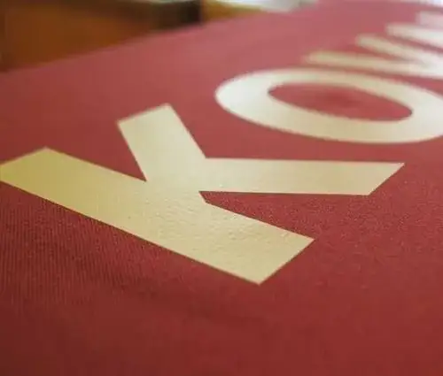 Jak skutecznie wykorzystać druk na folii termotransferowej w odzieży