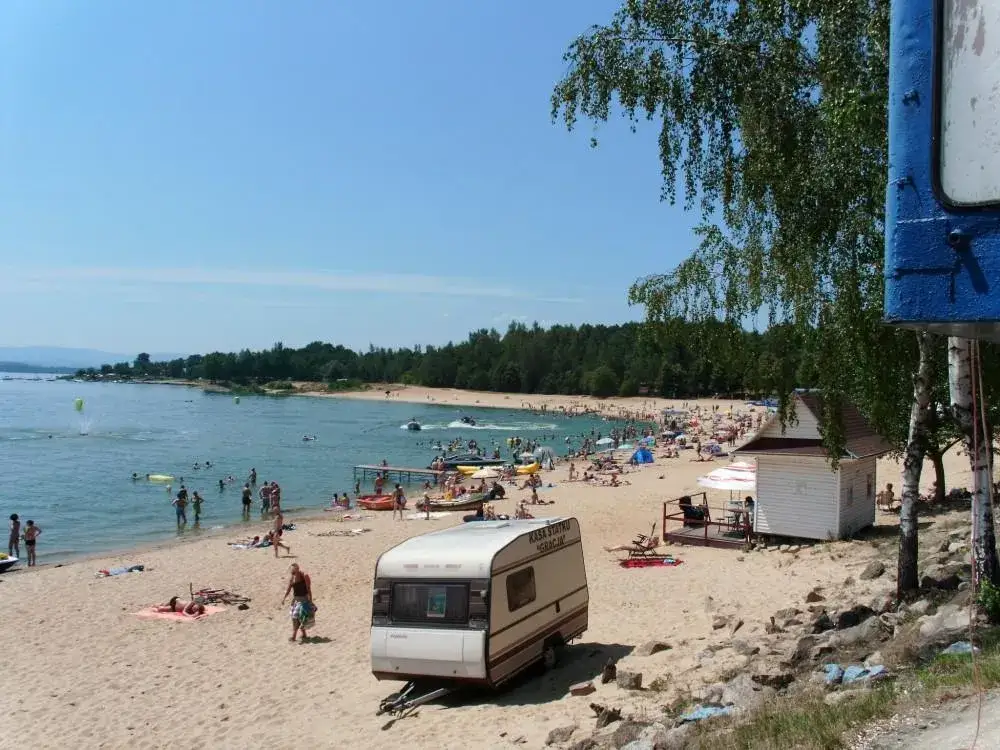 Kempingi Jezioro Nyskie: Odkryj idealne miejsca na rodzinny wypoczynek