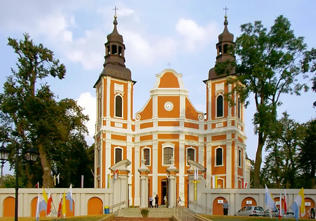 Sanktuarium Lubasz - niezwykłe miejsce kultu Królowej Rodzin w Wielkopolsce