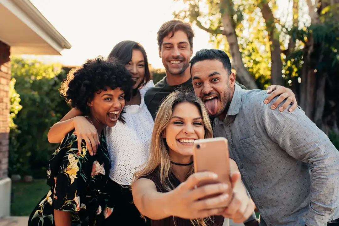 Co podać na parapetówkę? Proste i smaczne przekąski dla gości