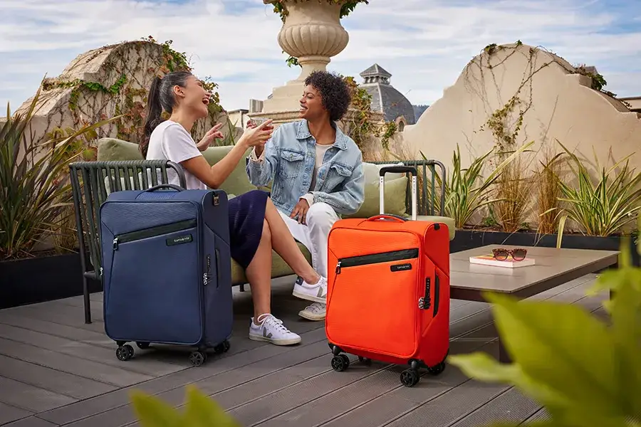 Twarda czy miękka walizka do samolotu? Wybierz mądrze i uniknij problemów