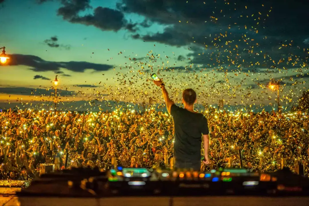 Gdzie można potańczyć w Ustce? Odkryj najlepsze kluby i imprezy