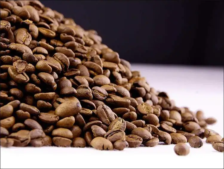 Czy kawa odwadnia? Fakty, które zmienią Twoje myślenie o kawie