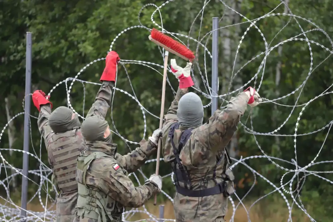 Wojna hybrydowa: poznaj prawdziwe oblicze nowoczesnych konfliktów
