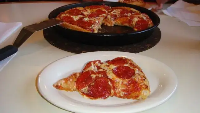 Średnia pizza Pizza Hut ile cm? Zaskakujące wymiary pizzy!