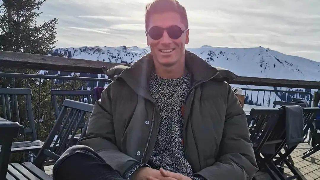 Miesięczne zarobki Lewandowskiego: Ile naprawdę wpływa na jego konto?