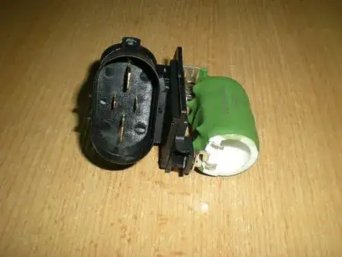 Objawy uszkodzonego rezystora wentylatora chłodnicy, które musisz znać