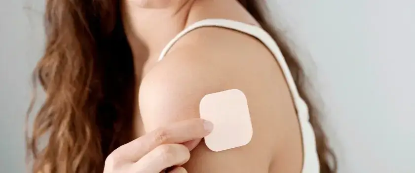 Objawy ciąży przy plastrach – jak je rozpoznać i co zrobić?