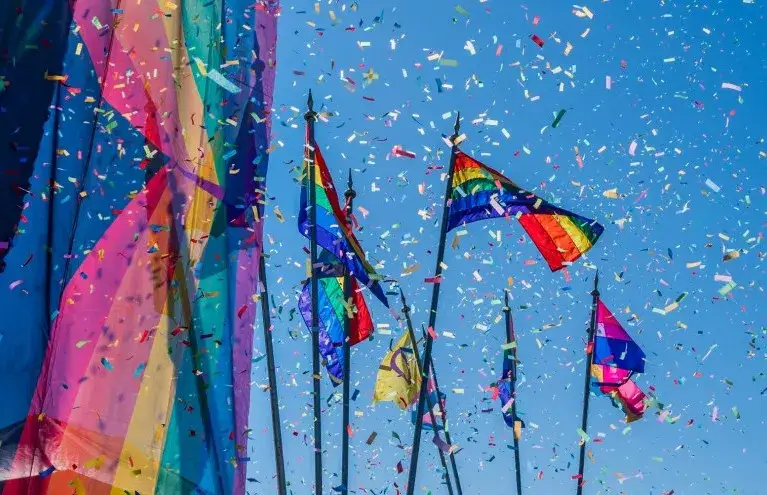 Czym jest orientacja biseksualna - co oznacza być osobą bi?