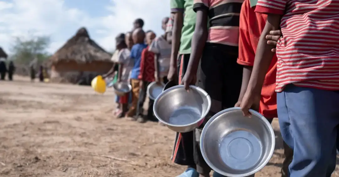 Dlaczego w Afryce jest bieda? Odkryj przyczyny i skutki ubóstwa
