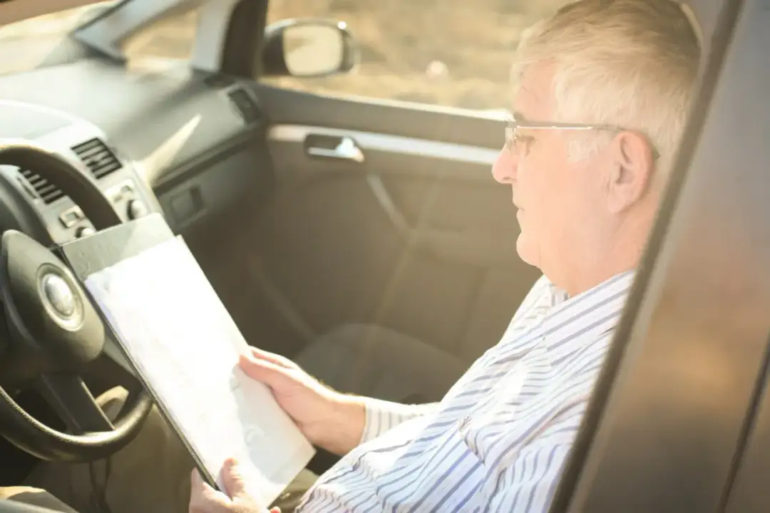 Czy trzeba przerejestrować samochód po śmierci właściciela? Ważne informacje