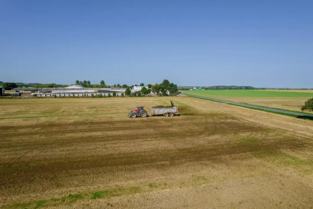 Jak skutecznie zgłosić na policję rolnika wywożącego gnój niezgodnie z prawem
