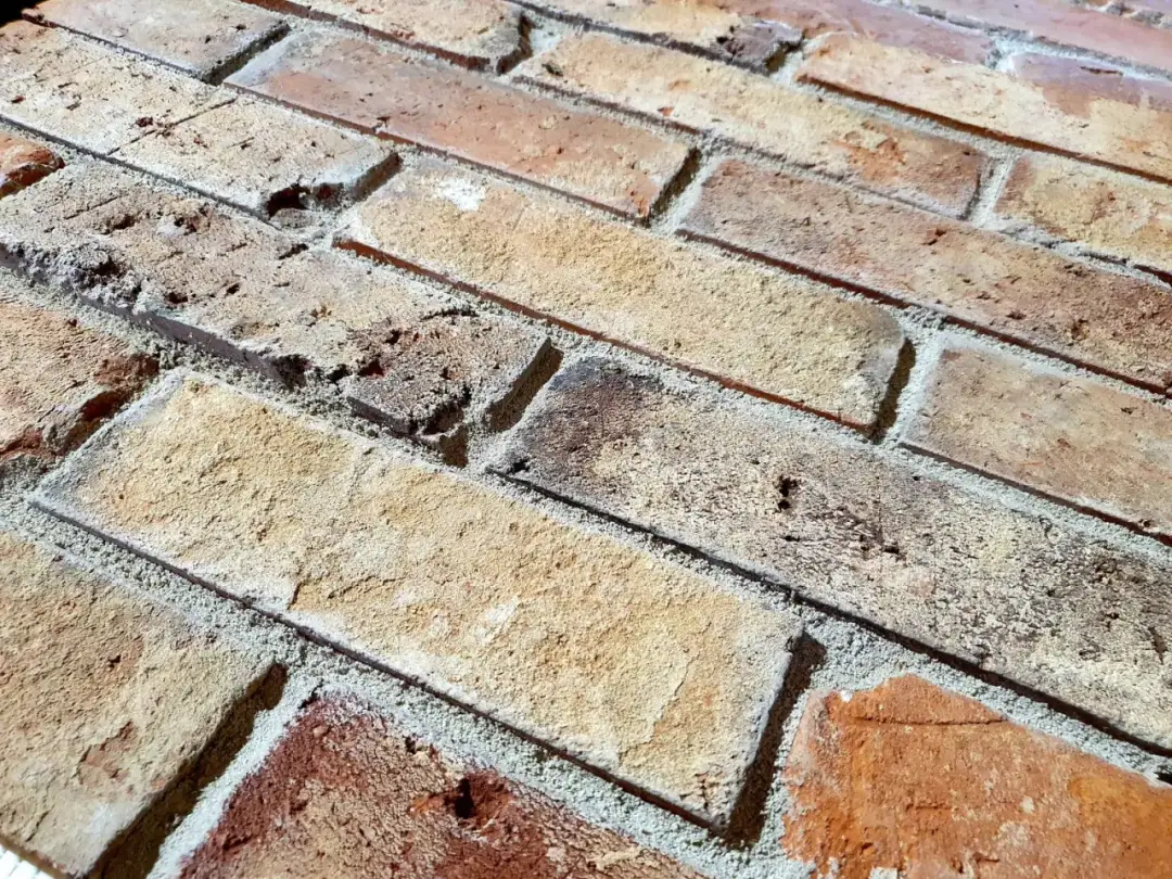 Jak zrobić taras z cegły rozbiórkowej - uniknij typowych błędów