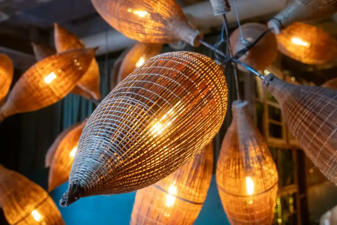 Jak uszyć abażur na lampkę? Stwórz własny, niepowtarzalny styl!