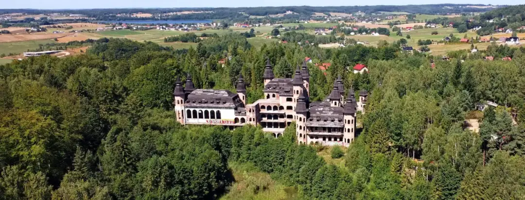 Niezwykłe atrakcje w Łapalicach: odkryj tajemnice zamku i nie tylko