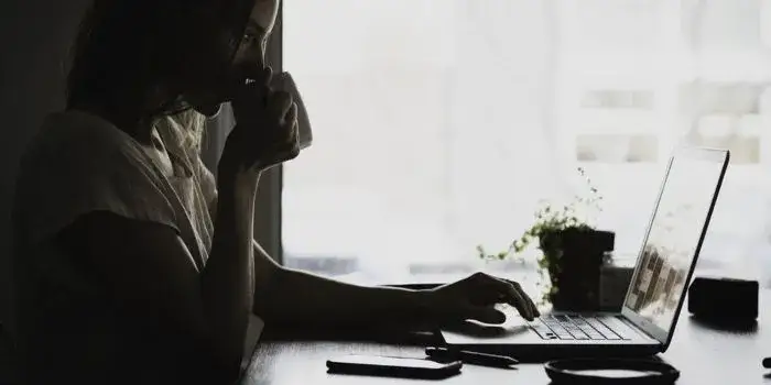 Pracownikowi przysługuje w każdej dobie prawo do co najmniej 11 godzin odpoczynku