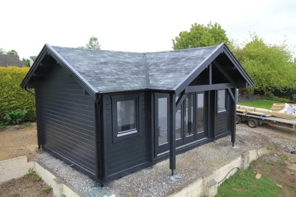 Jaki fundament pod domek letniskowy drewniany 35m2 – uniknij kosztownych błędów