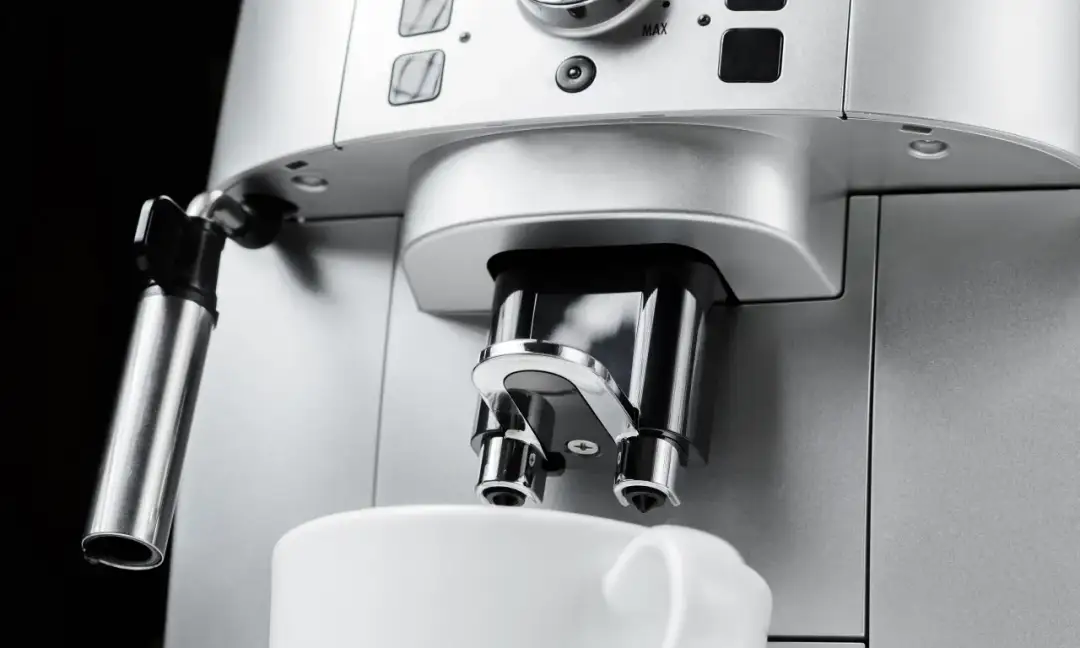 Jak wyczyścić ekspres do kawy De’Longhi, aby uniknąć problemów z kawą