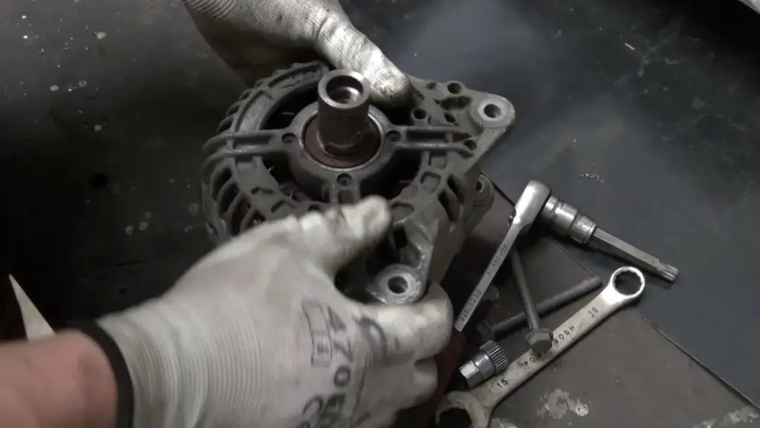 Objawy uszkodzonego sprzęgła alternatora 1.9 TDI, które musisz znać