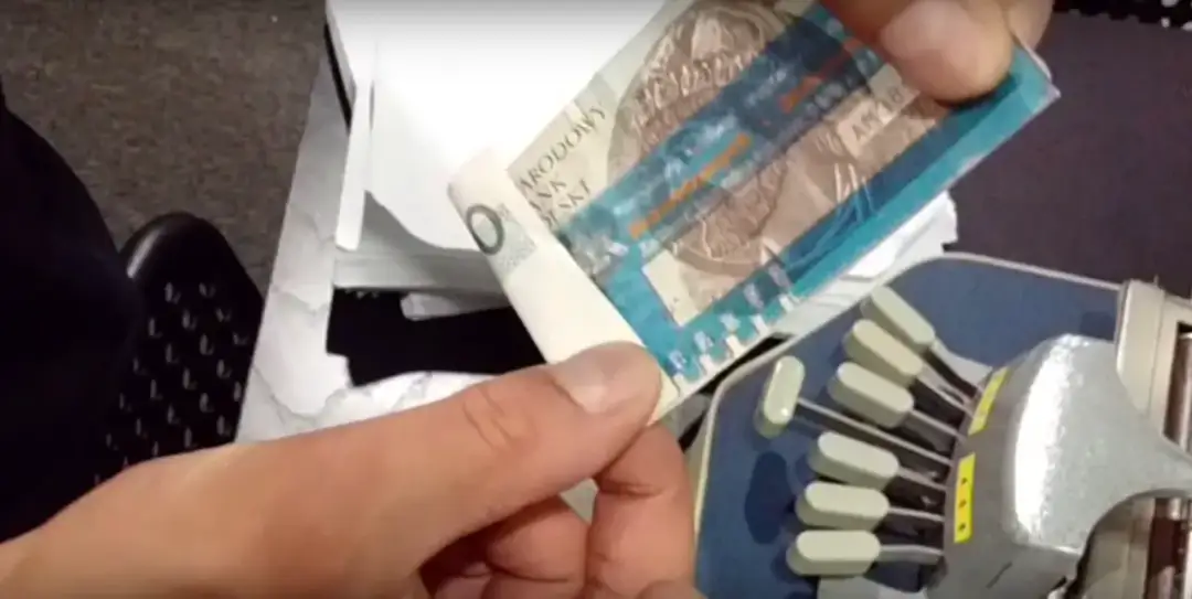 Jak niewidomi rozpoznają banknoty? Praktyczne metody i narzędzia