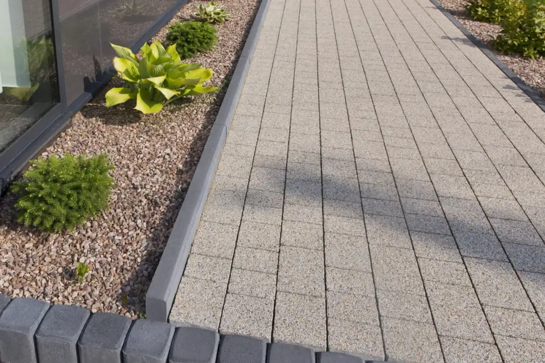 Jak zrobić obrzeża z kostki brukowej i uniknąć najczęstszych błędów