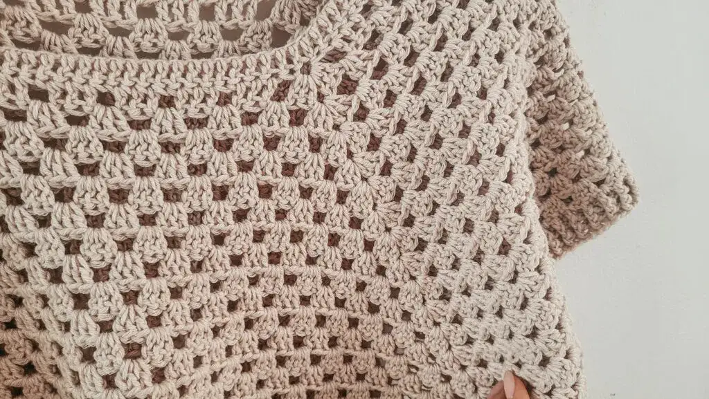 Bluzka na szydełku: Jak stworzyć idealną, krok po kroku?