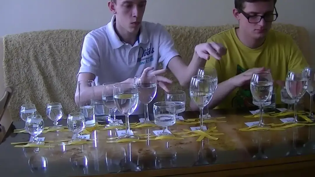 Eksperymenty z fizyki gimnazjum, które zaskoczą uczniów i ułatwią naukę