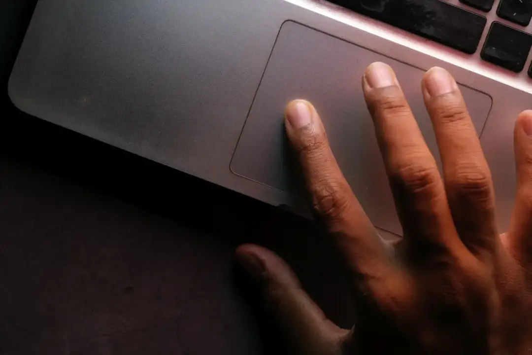 Myszka zacina się? Skuteczne rozwiązania problemu!