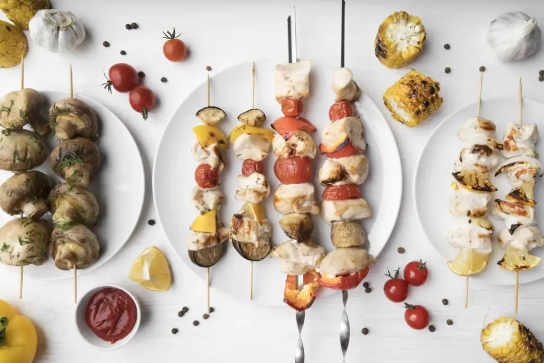 Przekąski na grilla, które zaskoczą Twoich gości i wzbogacą BBQ