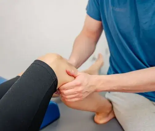 Najlepsza rehabilitacja na kolano - skuteczne metody i terapie