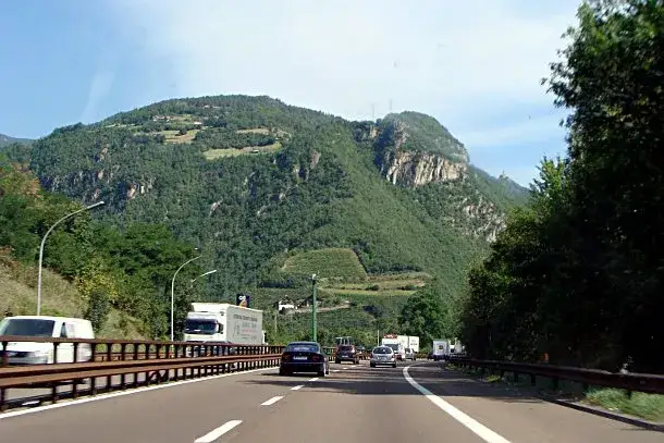 Jak ominąć płatne autostrady we Włoszech i zaoszczędzić na podróży