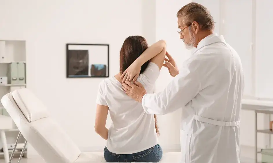 Bóle pleców jaki lekarz? Dowiedz się, do kogo się udać po pomoc