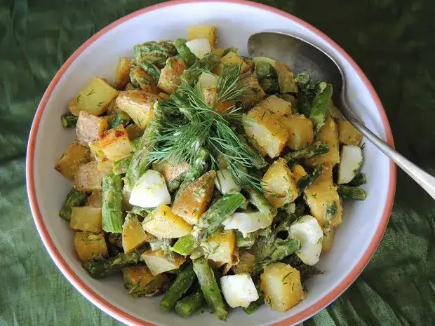 Sałatki na grilla: 3 rewelacyjne przepisy, które zachwycą gości!