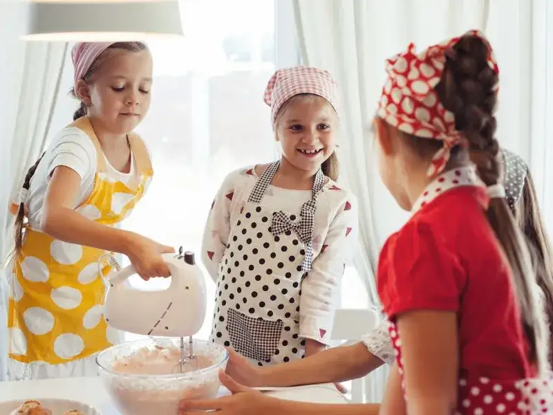 Jak z szafki zrobić kuchnię dla dziecka - proste kroki i pomysły