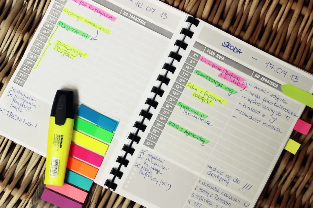 Stwórz swój idealny organizer kalendarz DIY – łatwe kroki i pomysły