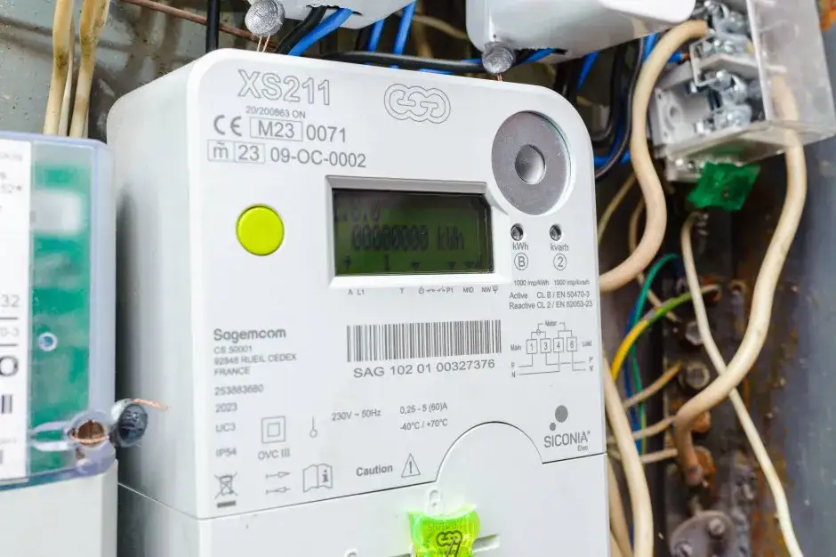 Ile trwa ponowne podłączenie prądu Tauron? Sprawdź, by uniknąć opóźnień