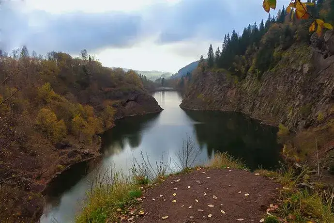 Gdzie dokładnie kręcono serial Znaki - 15 lokacji z Gór Sowich