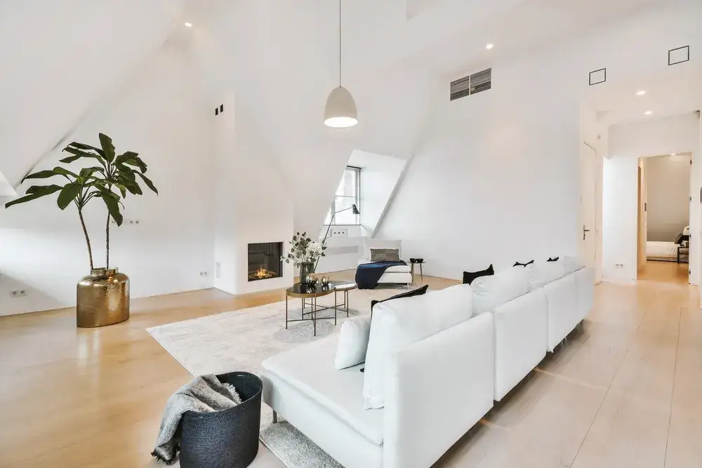 Jak oświetlić pokoje na poddaszu, aby uniknąć mroku i chaosu