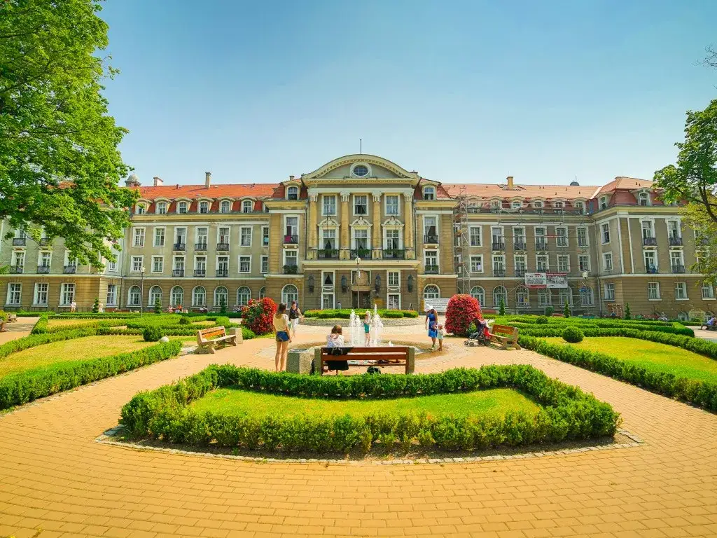 Czy Dom Zdrojowy w Szczawnie to must-see? Poznajmy jego sekrety