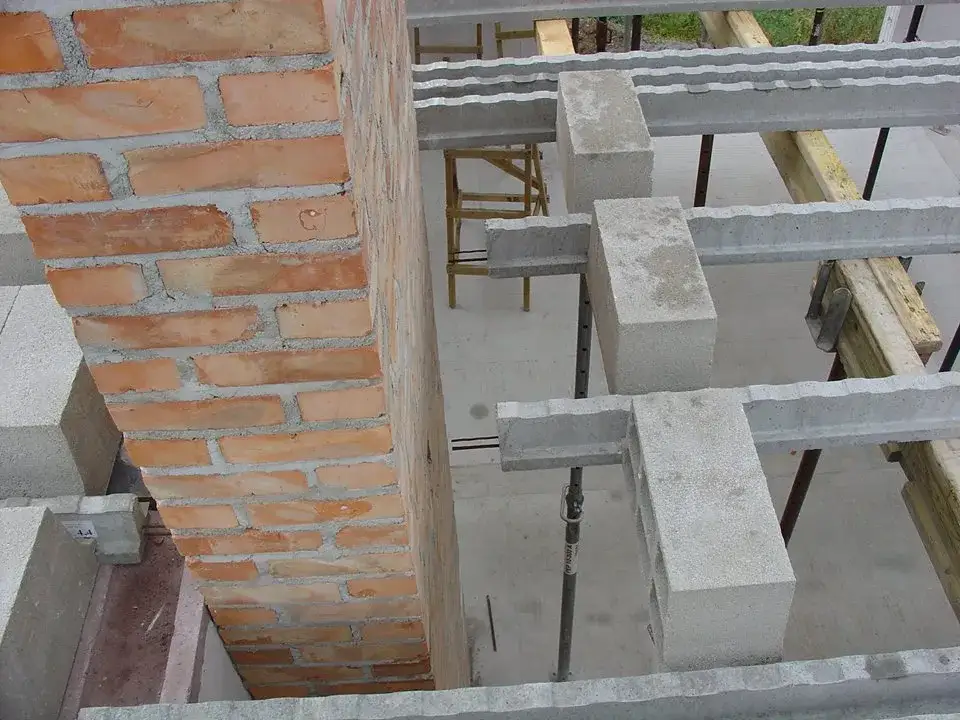 Strop Teriva oparty na podciągu: Kluczowe aspekty montażu