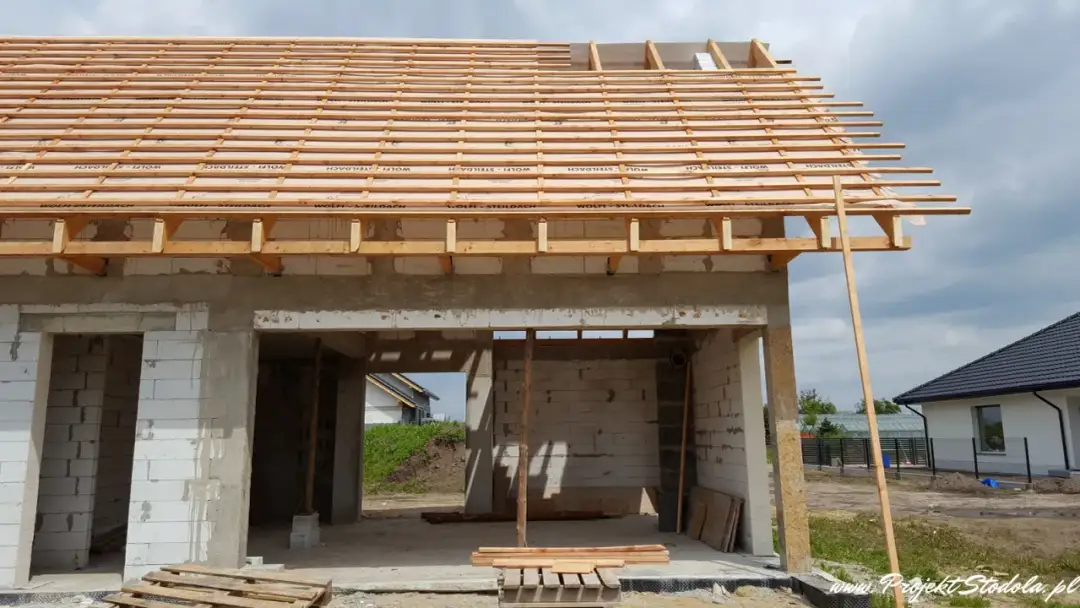 Ile kosztuje stan surowy otwarty? Koszty budowy domu w Polsce